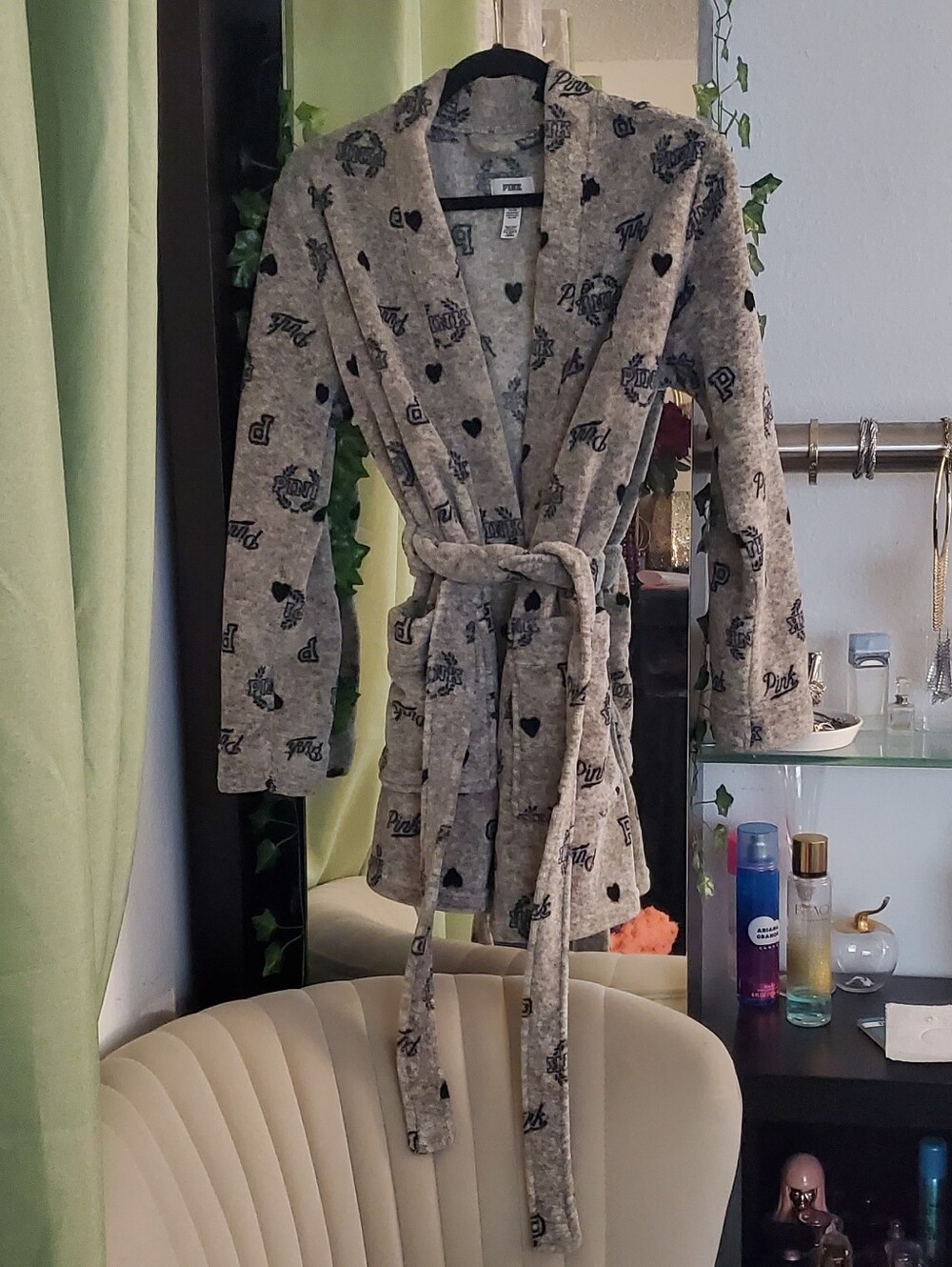 💕 VS PINK 💕 Gray Plush Logo & Heart Tie-Waist Robe Size XS/S